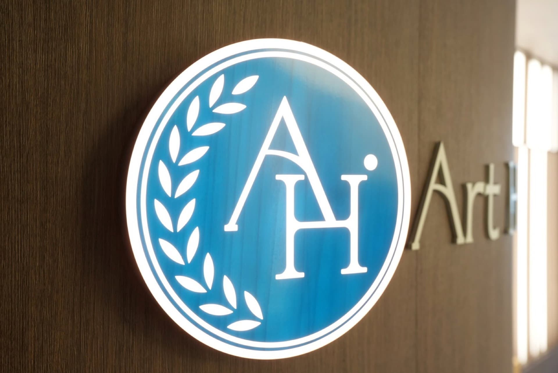 아트에이치치과 AH 로고